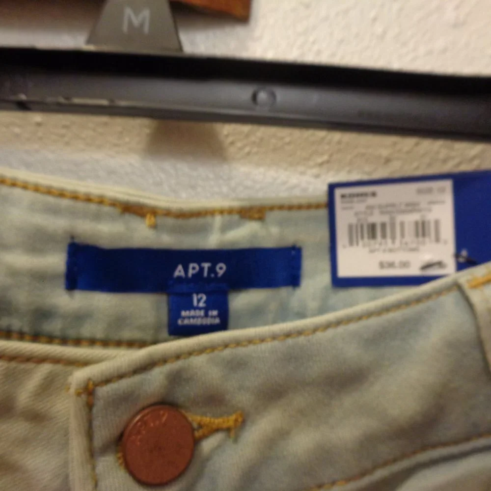 Apt. 9 Women's Jean Denim Shorts  Mid Rise  Size 12 NWT